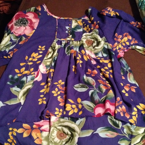 2x floral blouse