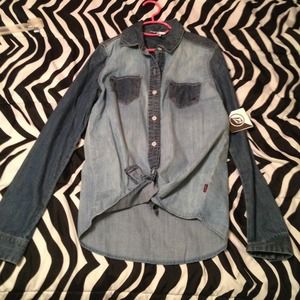 Volcom denim long sleeve shirt from pacun NWT!❤❤