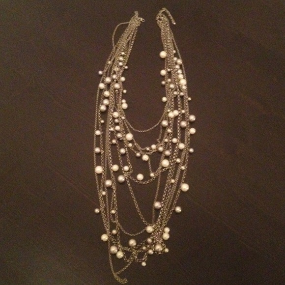 Gorgeous bead and metal chain necklace.