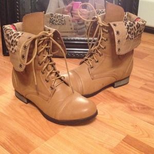Fold over combat boots