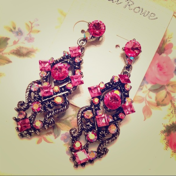 📦SOLD IN BUNDLE📦✨HOST PICK!✨pink earrings