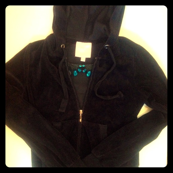 📚 2/$12 Romeo & Juliet Couture Hoodie - Picture 2 of 4