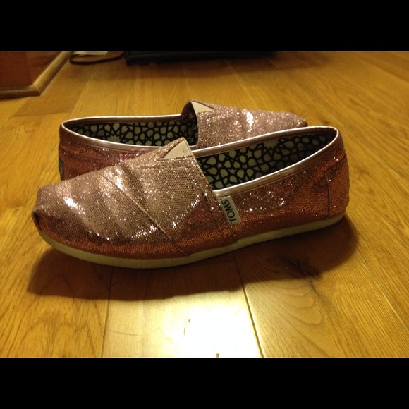 Super cute pink sparkly toms