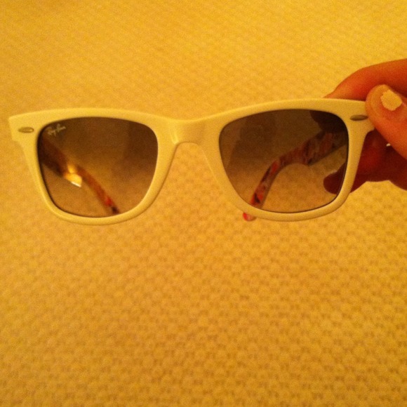 Authentic pink and white ray bans!!