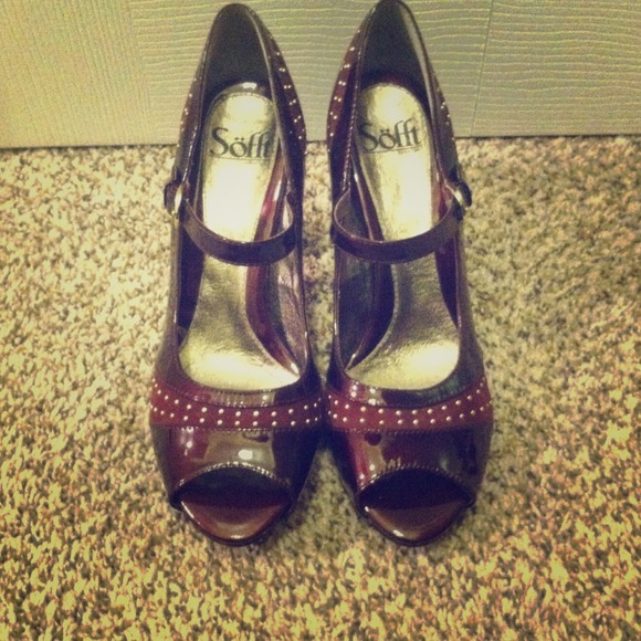 Burgundy red shiny Sofft open-toe strappy pumps