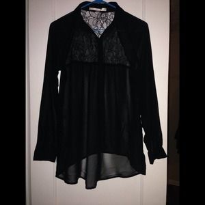 ✔️ sheer, hi-lo w/ lace back blouse. ✔️