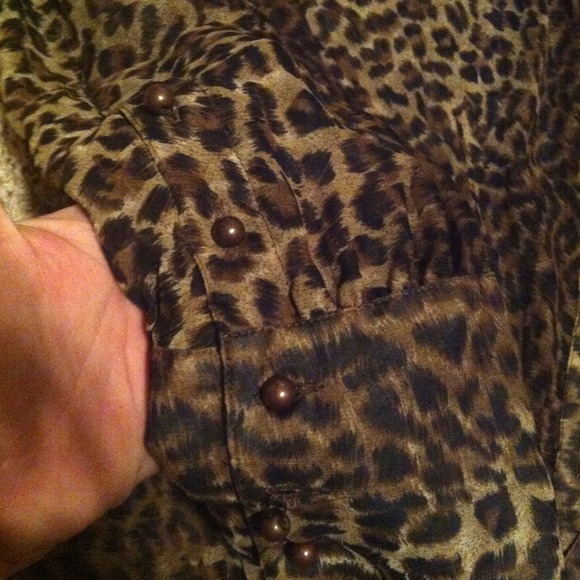 Light leopard print button up - Picture 2 of 3