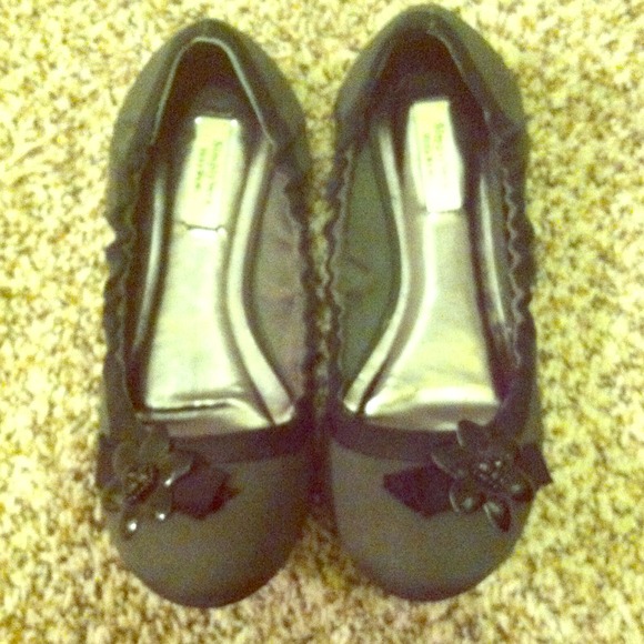 Vera Wang Dark Gray Flats with Black Trim