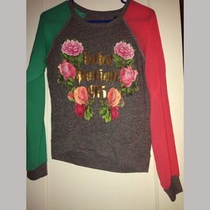 Sheer-sleeved, banded waist 👌