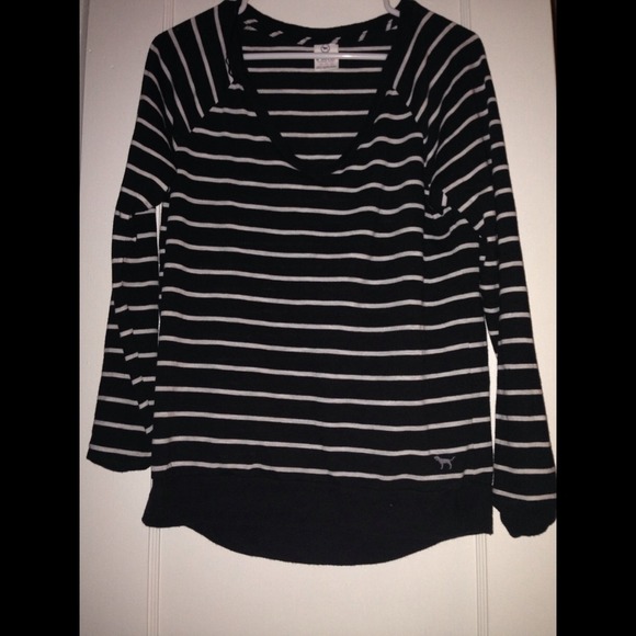 T-shirt soft vneck w/ banded bottom. 😍