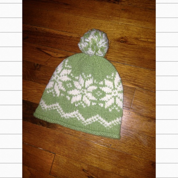 green & white toboggan ✌️