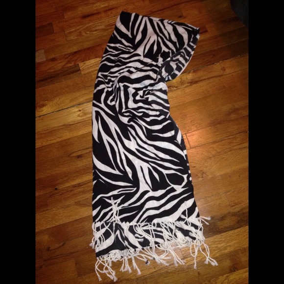 ✔️large zebra scarf✔️