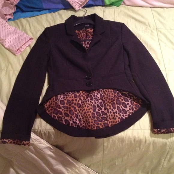 Black blazer (cheetah print inside)