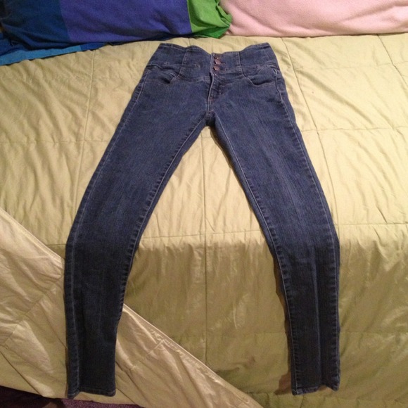 High waisted jeans (Beyonce jeans<3 )