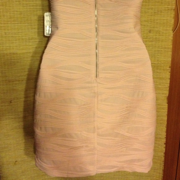 Beautiful figure flattering dress NWT-small - Picture 2 of 4