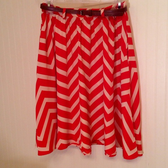Dresses & Skirts - 🌟 Host Pick 12/16 🌟Pleated Chevron Skirt W/ Belt