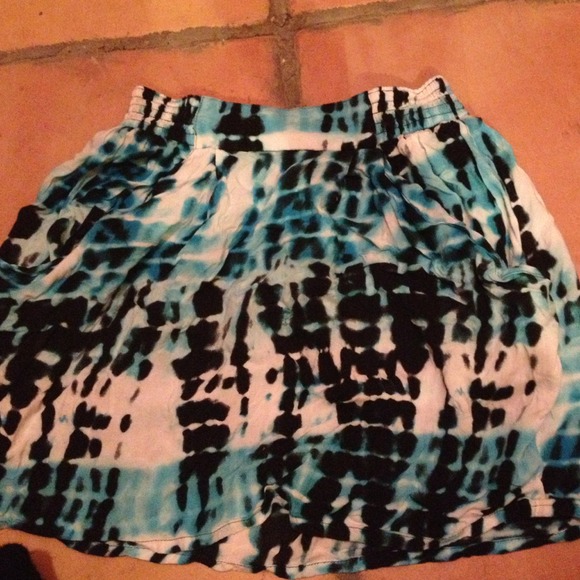 Skirt (high waisted or not)