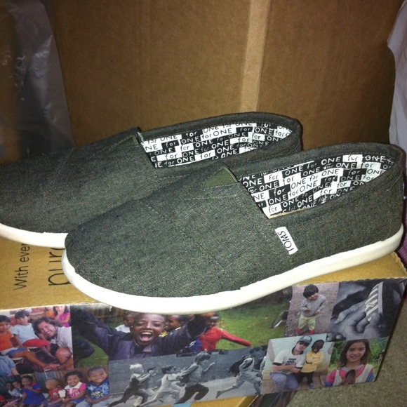 *SOLD* Gray TOMS