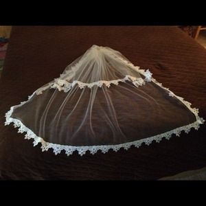 Soft ivory Brides Vail.👰