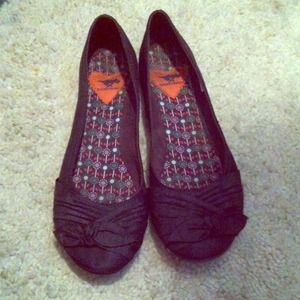 Knotted bow flats