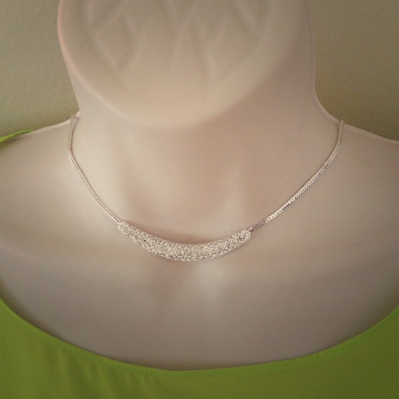 SOLD!!🌸 Silver Necklace with Crystal Diamonds 💜