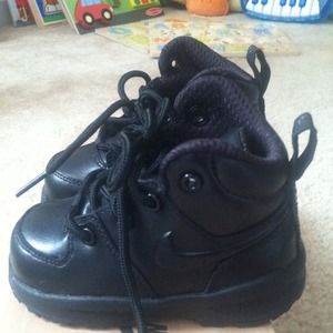 ((SALE $15))Nike boots (toddler)
