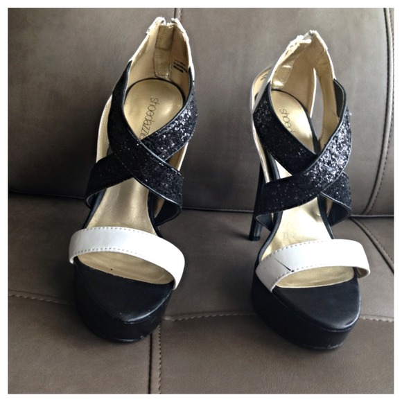 π«SOLD IN BUNDLEπ« glitter strap heels - Picture 2 of 4