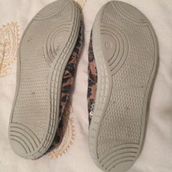 🔲BUNDLED🔲Cute sequined slip ons - Picture 3 of 3