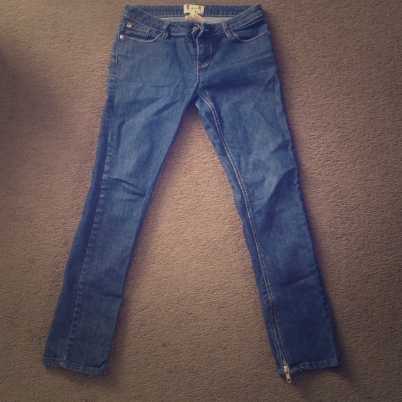Zipper leg denim jeans