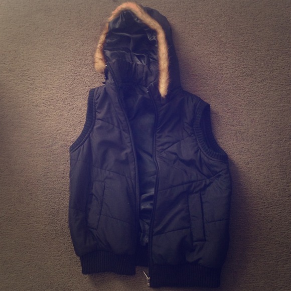 Vest with fur hoodie