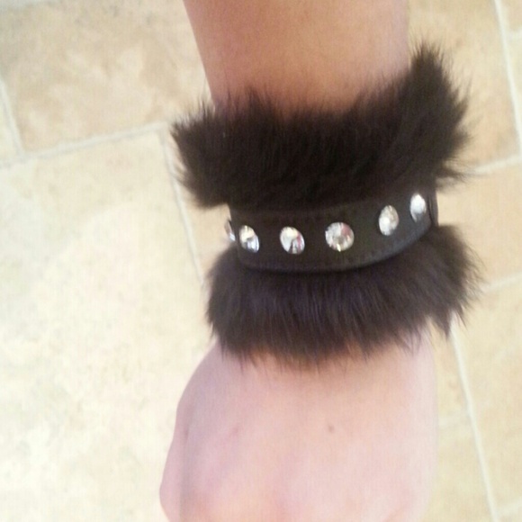 Fur & Rhinestone bracelet - Picture 2 of 2