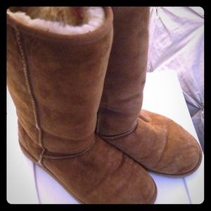 Authentic chestnut UGG boots sz 6
