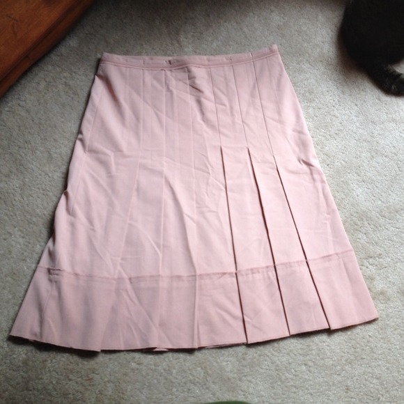 Bcbg light pink pleated skirt