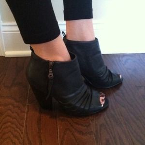 🚫SOLD🚫Sam & Libby Remus Peep Toe Heel Booties