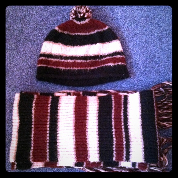 Bebe Hat & Scarf Set❄