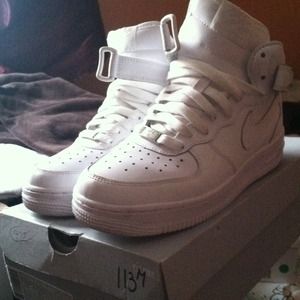 White Air Force 1 high top size 5.5 youth