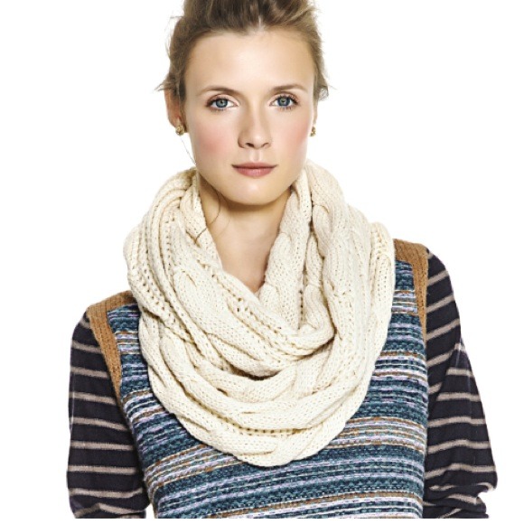 SOLD Ivory cable knit scarf