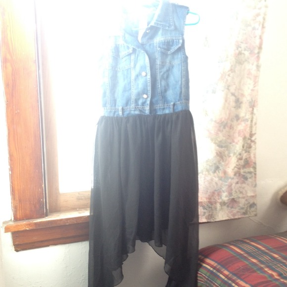 NEW. Never worn. Demi dress!