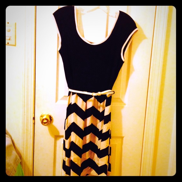 **REDUCED AGAIN** Adorable Chevron Dress