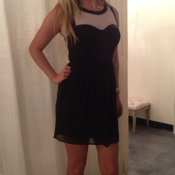 Ladkah label Australia dress - Picture 2 of 2