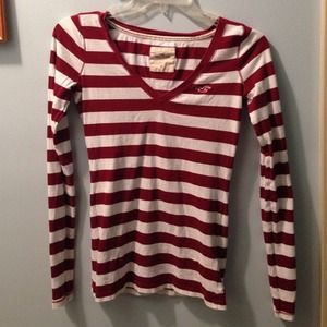 Hollister long sleeved v-neck😁