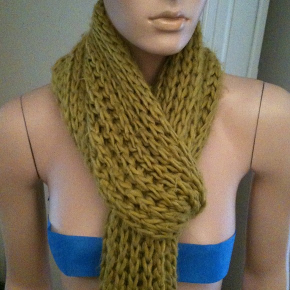 Long Scarf - Picture 2 of 4