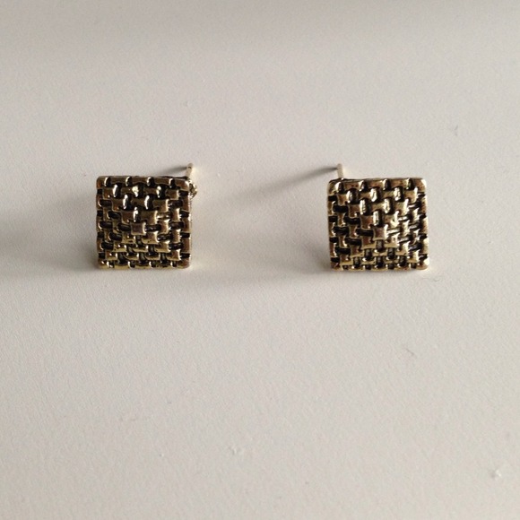 🚫SOLD🚫Triangular woven earrings