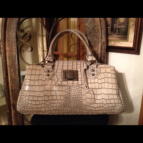 Purse - Picture 1 of 3