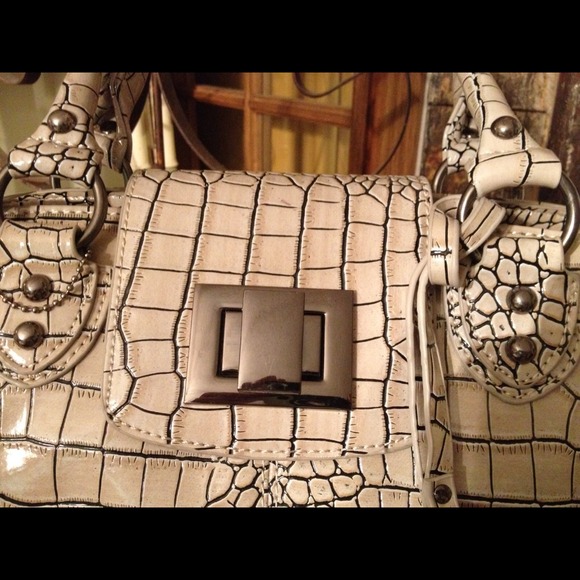 Purse - Picture 2 of 3