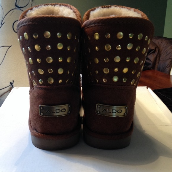 ⛔️SOLD.CAMEL COLORED LOW RISE BOOTS⛔️ - Picture 2 of 4