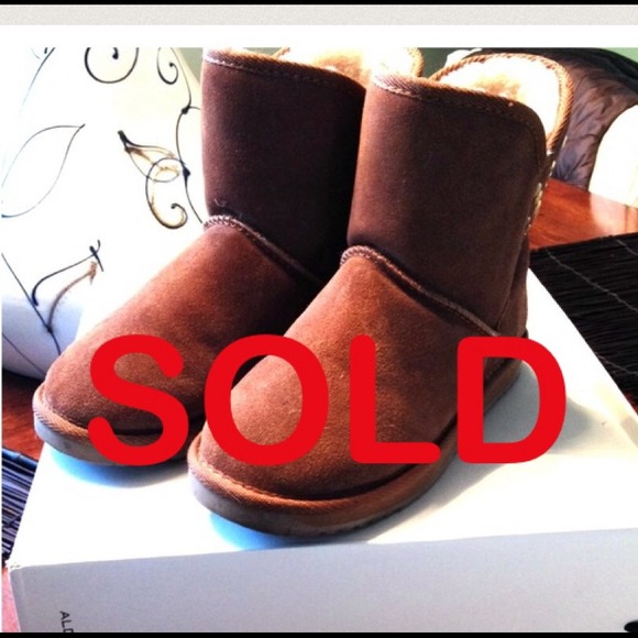 ⛔️SOLD.CAMEL COLORED LOW RISE BOOTS⛔️ - Picture 1 of 4