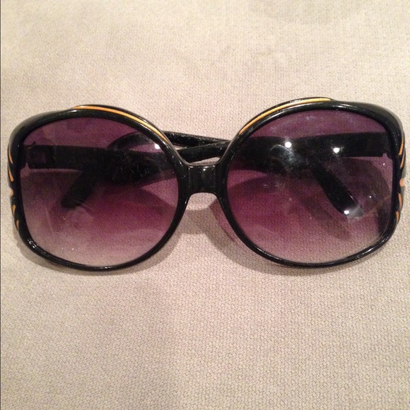 Forever 21 Accessories - 🎈HP🎈Sunglasses