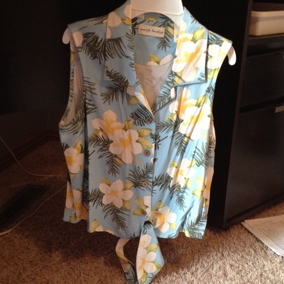 Hawaiian Print Tie Crop Top