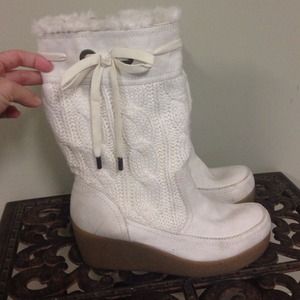 White sweater/faux fur boots